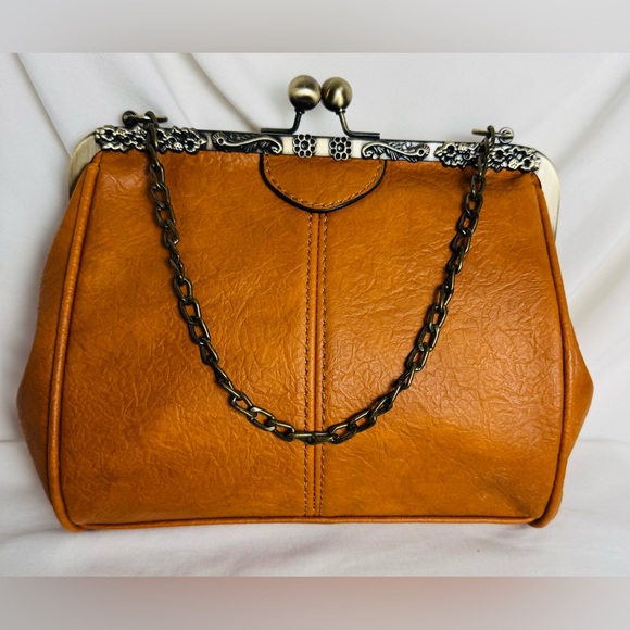 Handbags - Vintage Style Handbag with kiss lock